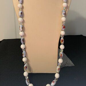 Pretty Necklace in White Beads and Painted Ceramic Beads
